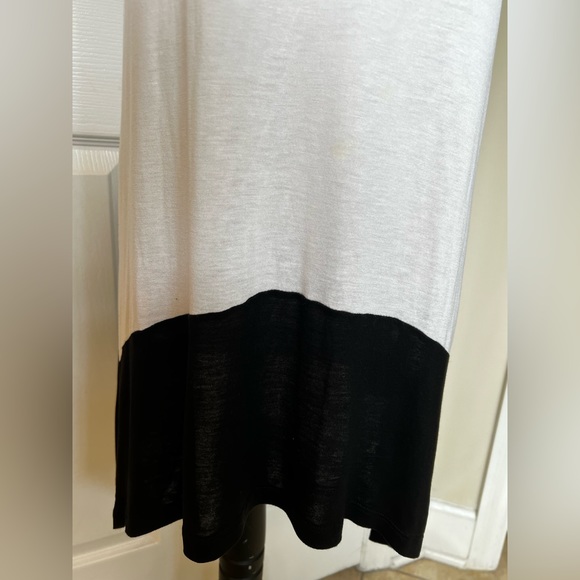New York & Company Sz M Asymmetrical Black White Sleeveless Blouse Top - Picture 2 of 8